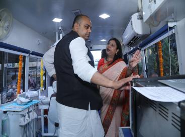 Hon'ble Health Minister of Delhi being apprised about the Mobile Dental Clinic. Each Mobile Dental Clinic is fully equipped with dental chair, autoclave unit and portable dental x ray machine